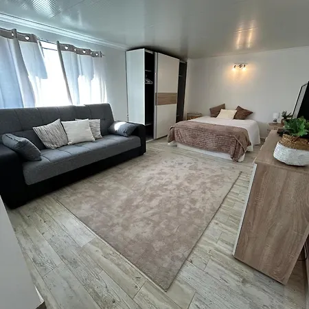 Casa Na Da Caparica Com Espaço Exterior * Charneca (Setubal)